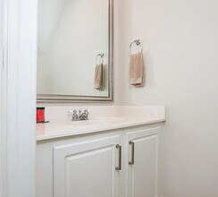 2210 Christian St in Baton Rouge, LA - Foto de edificio - Building Photo