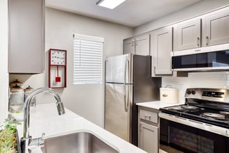 Jerome Apartments in Glendale, AZ - Foto de edificio - Building Photo