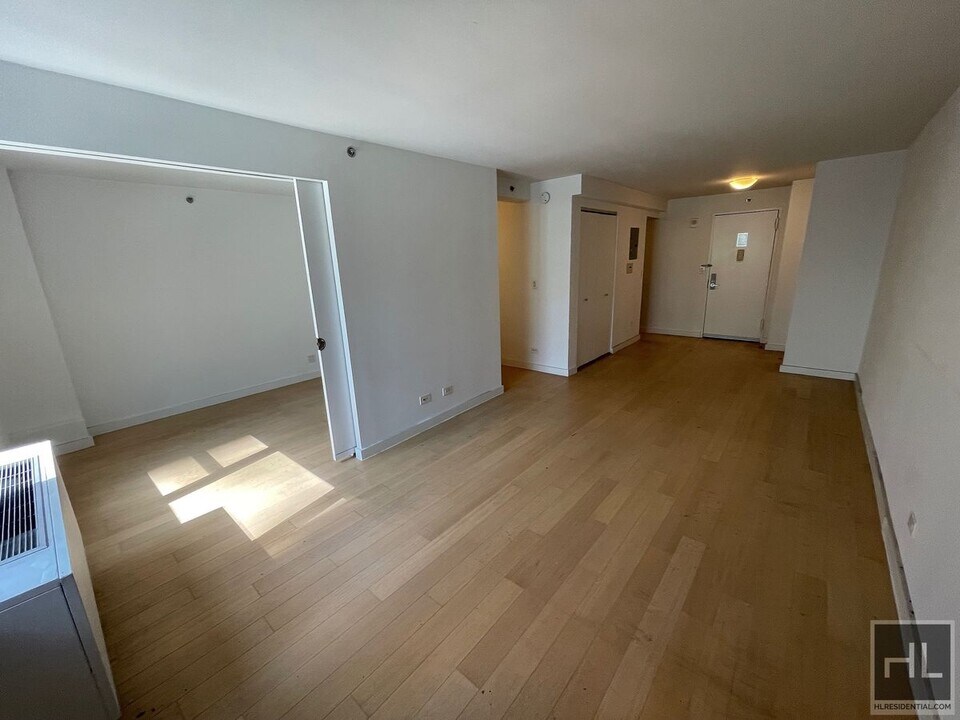 East 39th Street in New York, NY - Building Photo