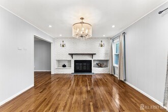 14 Mayling Ct in Edison, NJ - Building Photo - Building Photo