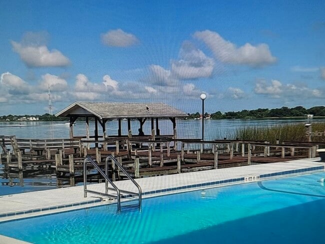 4328 Edgewater Dr, Unit E204