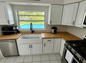 9955 SW 214th St in Cutler Bay, FL - Building Photo - Building Photo