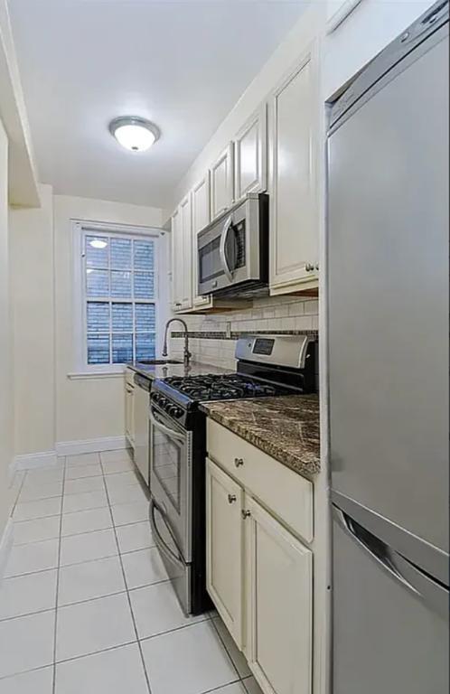 314 E 41st St in New York, NY - Building Photo - Building Photo
