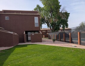 2653 E Silk Oak Dr in Tempe, AZ - Foto de edificio - Building Photo