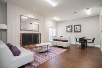 Embarcadero Club Apartments in College Park, GA - Building Photo - Interior Photo