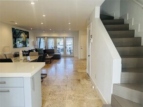 1987 NE 123rd St in North Miami, FL - Building Photo - Building Photo