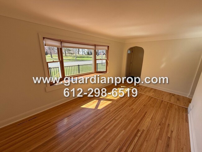 2202 St Croix St in Roseville, MN - Building Photo - Building Photo