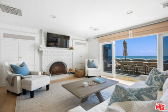 21416 Pacific Coast Hwy in Malibu, CA - Building Photo - Building Photo