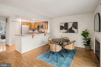 6542 Cypress Point Rd in Alexandria, VA - Building Photo - Building Photo