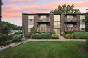 421 Bloomfield Ave in Verona, NJ - Building Photo