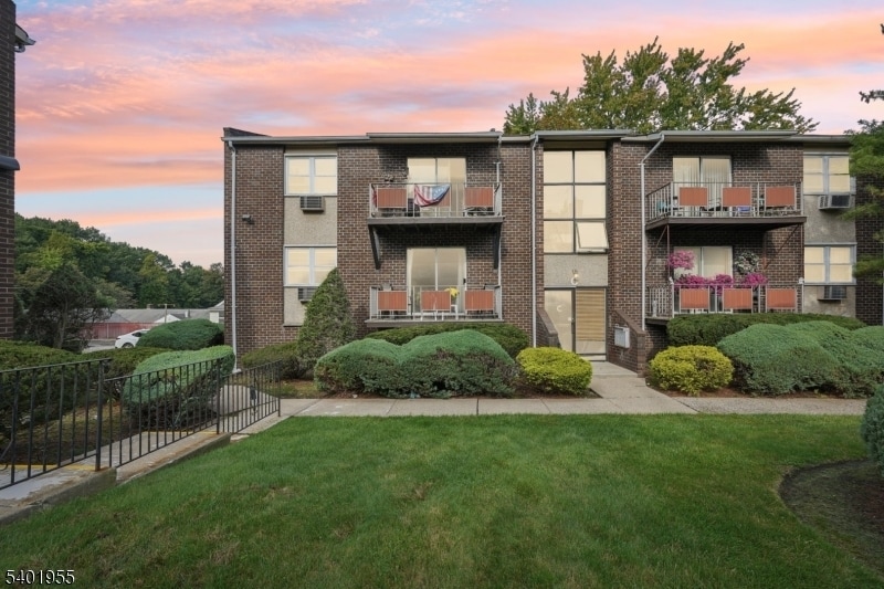 421 Bloomfield Ave in Verona, NJ - Building Photo