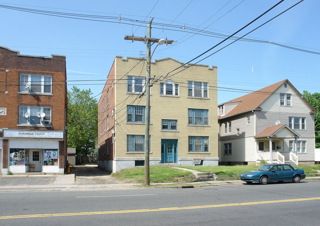 518-520 Burnside Ave in East Hartford, CT - Building Photo