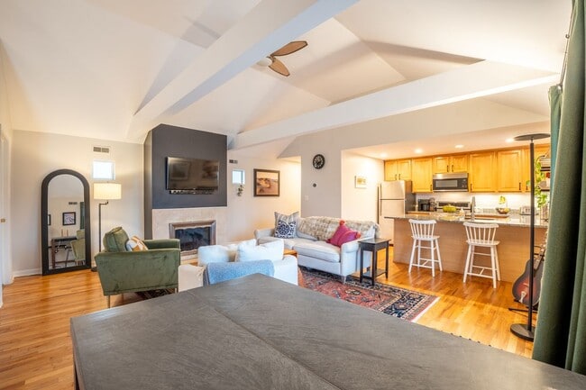 property at 1111 N Honore St