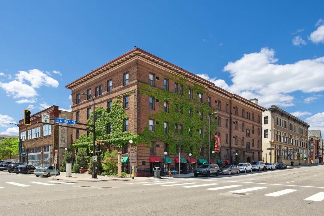 11 S 12th St in Minneapolis, MN - Building Photo