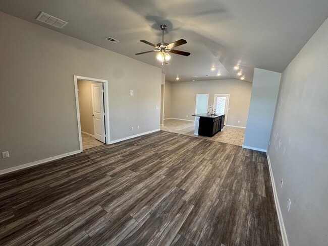 9209 Ratliff Rdg in Odessa, TX - Foto de edificio - Building Photo