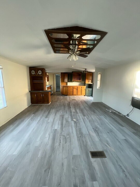 518 W Alabama Ave in Chickasha, OK - Building Photo