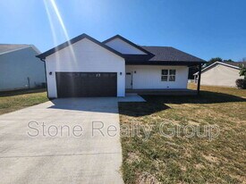 1162 W Ewing St in Clinton, IN - Building Photo