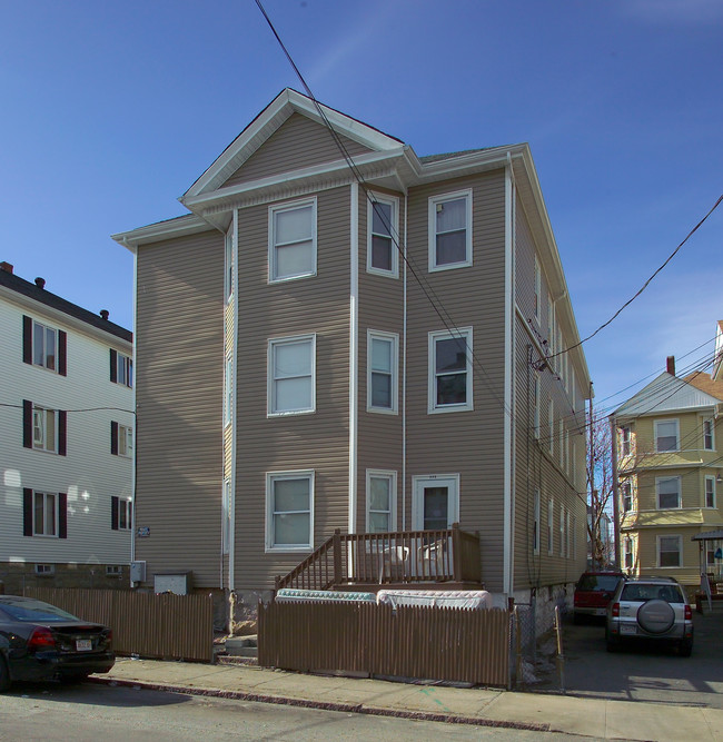 227 Eagle St in Fall River, MA - Foto de edificio - Building Photo