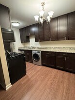 2260 N Summit Ave, Unit 304 in Milwaukee, WI - Building Photo