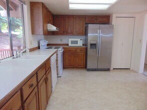 5920 138th Pl SE in Bellevue, WA - Building Photo - Building Photo