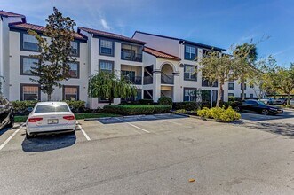 7945 Preserve Cir in Naples, FL - Building Photo - Building Photo