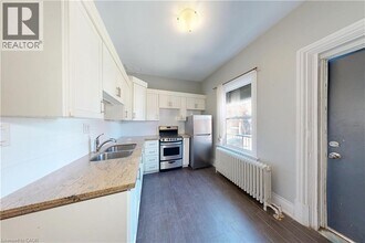 477 King St E in Hamilton, ON - Building Photo - Building Photo