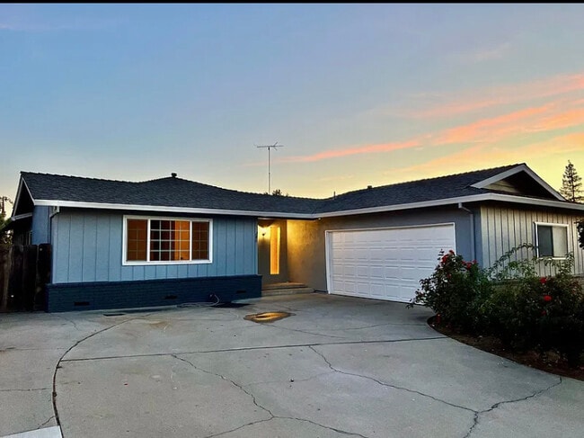 property at 280 W Tuolumne Rd