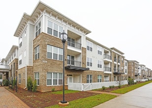 Overture Cotswold 55+ Active Adult Apartment Homes in Charlotte, NC - Foto de edificio - Building Photo