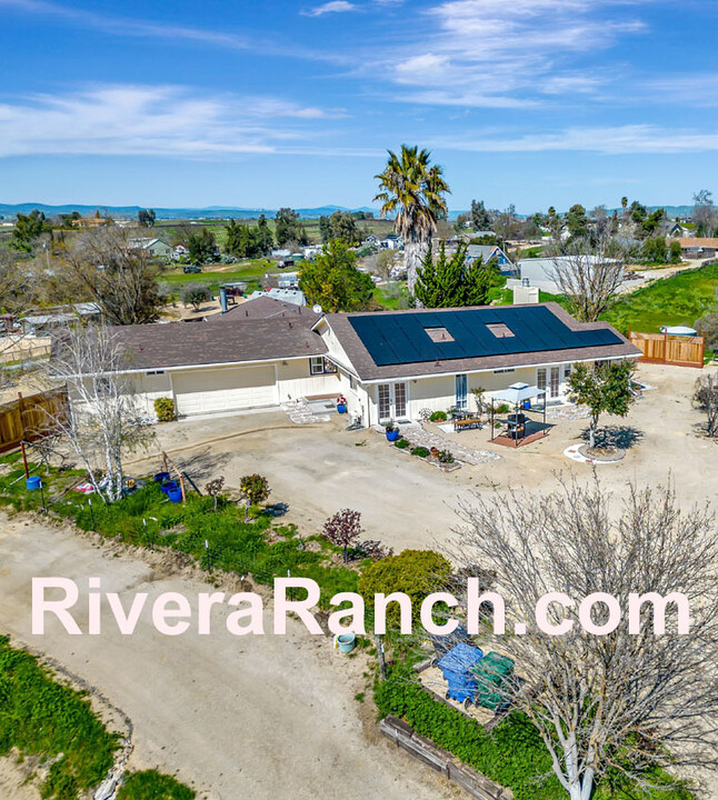 7180 Breslin Ln in Paso Robles, CA - Foto de edificio