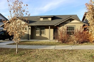 21330 N E Livingston Dr in Bend, OR - Building Photo