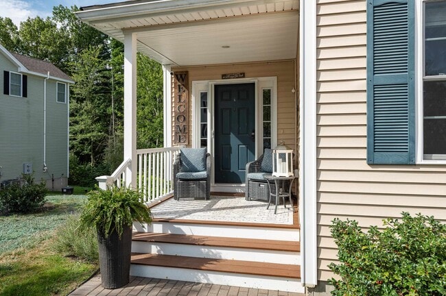 6 Blossom Ln in Stratham, NH - Building Photo - Building Photo