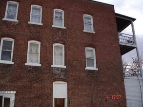 211 Main St in Salem, NY - Foto de edificio - Building Photo