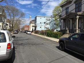 9 Arlington St, Unit 2 in Somerville, MA - Foto de edificio - Building Photo