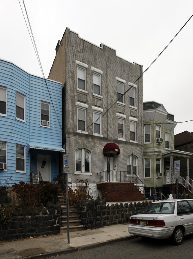 145 Sherman Ave in Jersey City, NJ - Building Photo - Building Photo