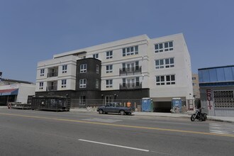 The Argyle Apartments in Los Angeles, CA - Building Photo - Building Photo