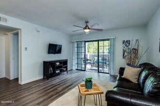 8020 Thomas Rd-Unit -216 in Scottsdale, AZ - Building Photo - Building Photo