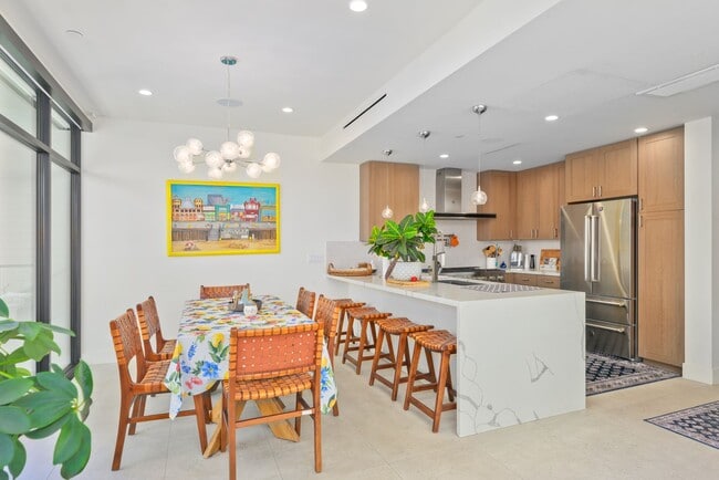504 E Balboa Blvd in Newport Beach, CA - Building Photo - Building Photo
