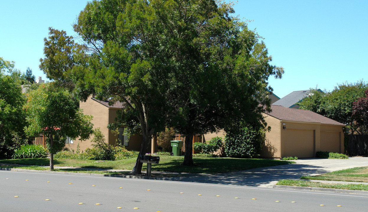 2341 Bethards Dr in Santa Rosa, CA - Building Photo