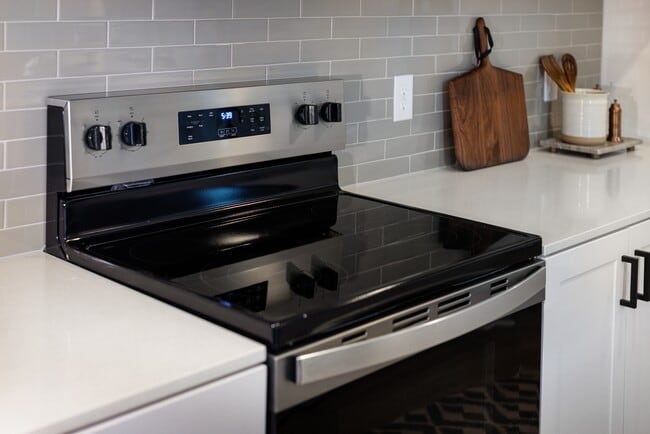 Avalon Lake Norman in Mooresville, NC - Building Photo - Building Photo