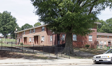 Whitcomb Court in Richmond, VA - Building Photo - Building Photo