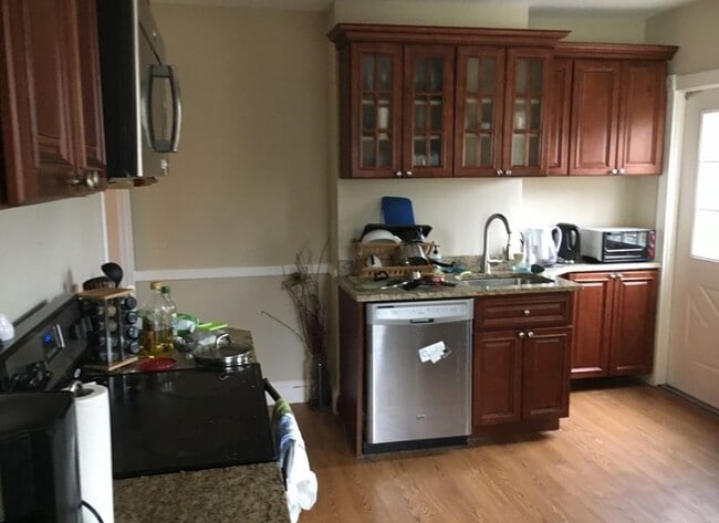19 Putnam Ave, Unit 17
