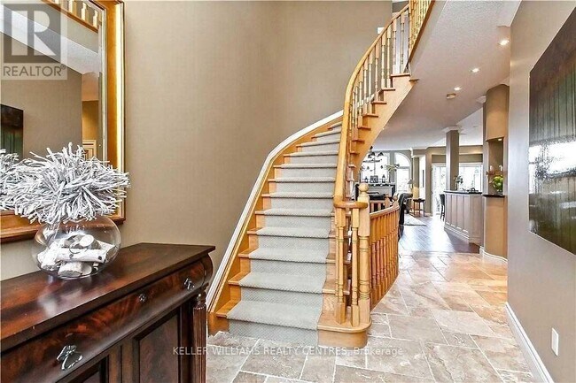 2113 Pinevalley Crescent in Oakville, ON - Building Photo - Building Photo