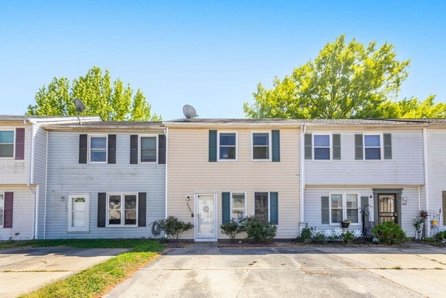 3225 Clover Rd E in Chesapeake, VA - Building Photo - Building Photo