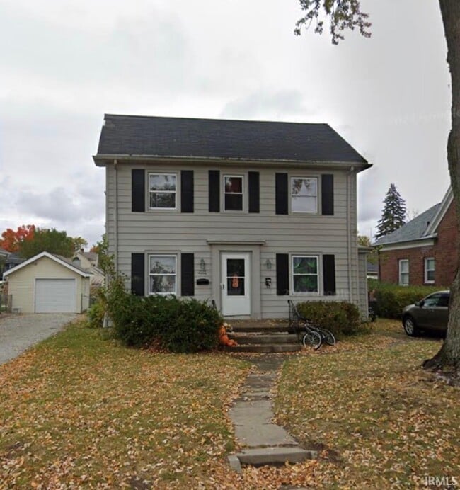 1119 Clara Ave