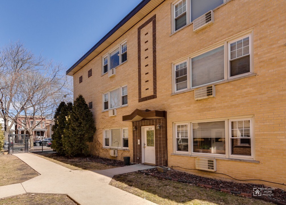 1817 W Touhy Ave, Unit 4 in Chicago, IL - Foto de edificio