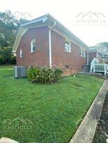202 Kennemore St in Central, SC - Building Photo