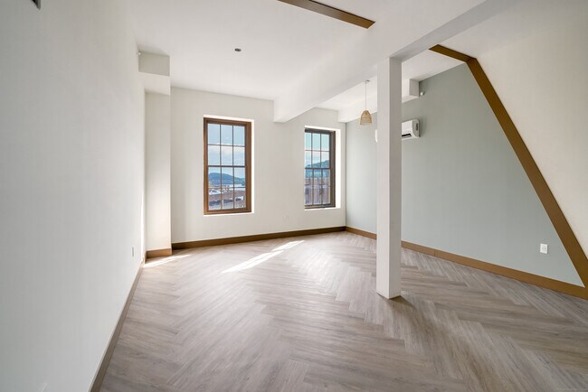 85 Main St-Unit -301 in Norwich, CT - Building Photo - Building Photo
