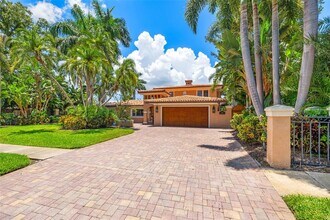 1124 Seville Ln NE in St. Petersburg, FL - Building Photo - Building Photo