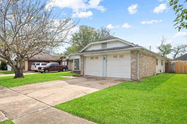16019 Mission Village Dr in Houston, TX - Building Photo - Building Photo
