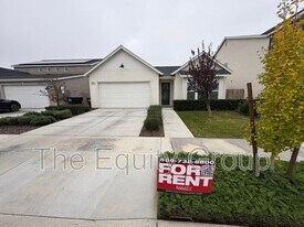 217 E Tyler Ave in Visalia, CA - Building Photo